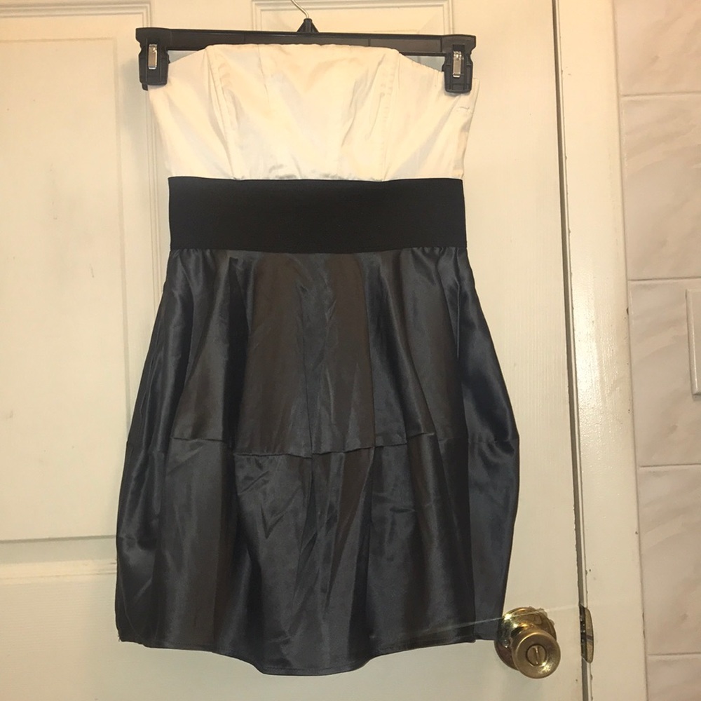 Joyce Leslie strapless formal dress